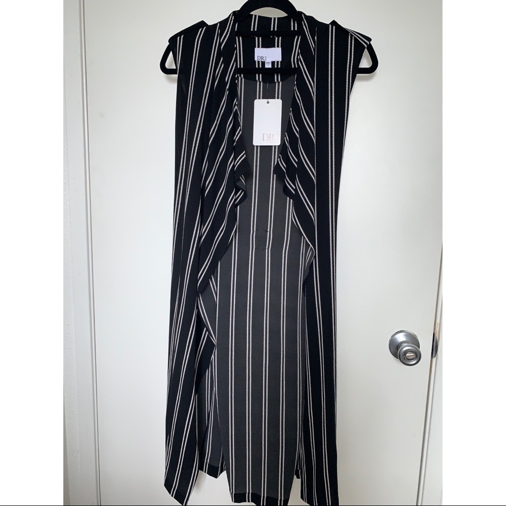 BRANDNEW DANIEL RAINN BLACK AND WHITE CARDIGAN